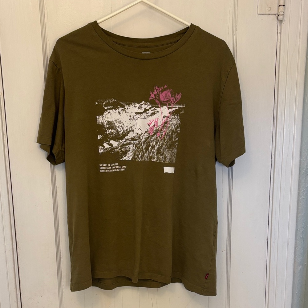 Levi's Olive Graphic Tee